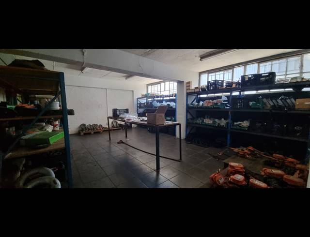 2,709M² WAREHOUSE FOR SALE IN JACOBS